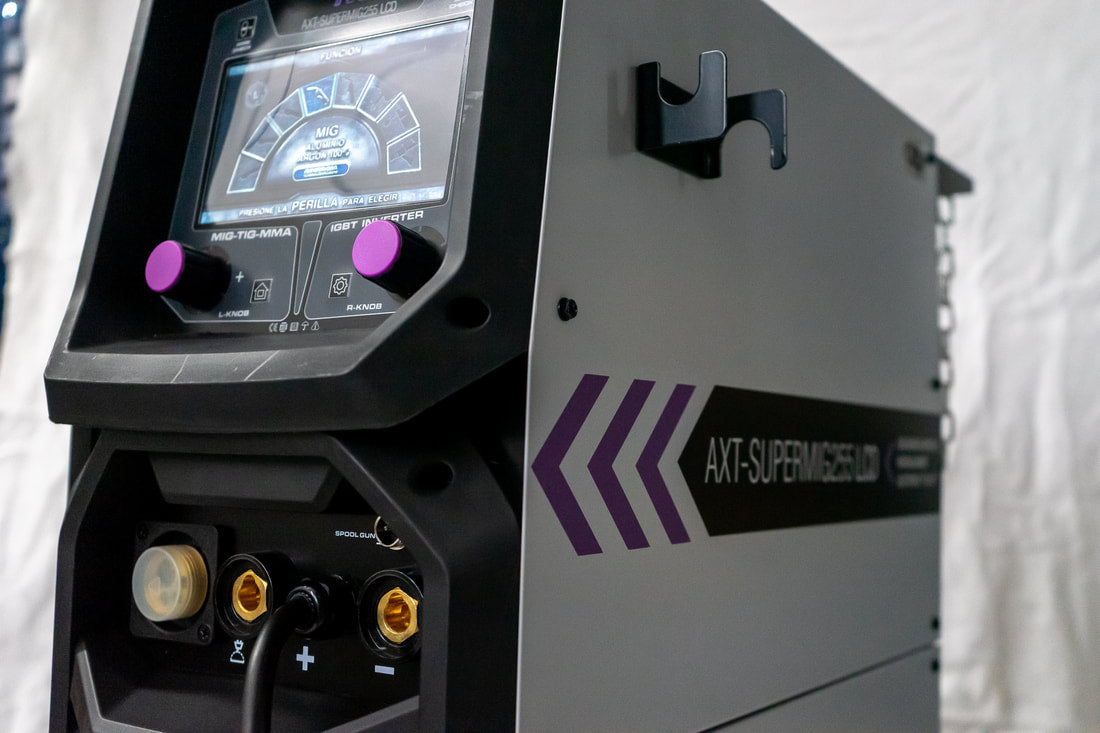 SOLDADORA INVERSOR INDUSTRIAL 250 AMP AX Tech Ultra  MIG/MAG/MMA/TIG AXT-SUPERMIG255LCD
